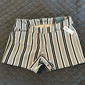 🆕 Ladies Old Navy Pixie Mid-Rise Shorts 💗 Size 6